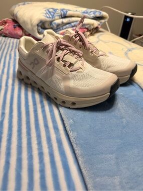Womens on clouds size 10.5 worn once perfect condition